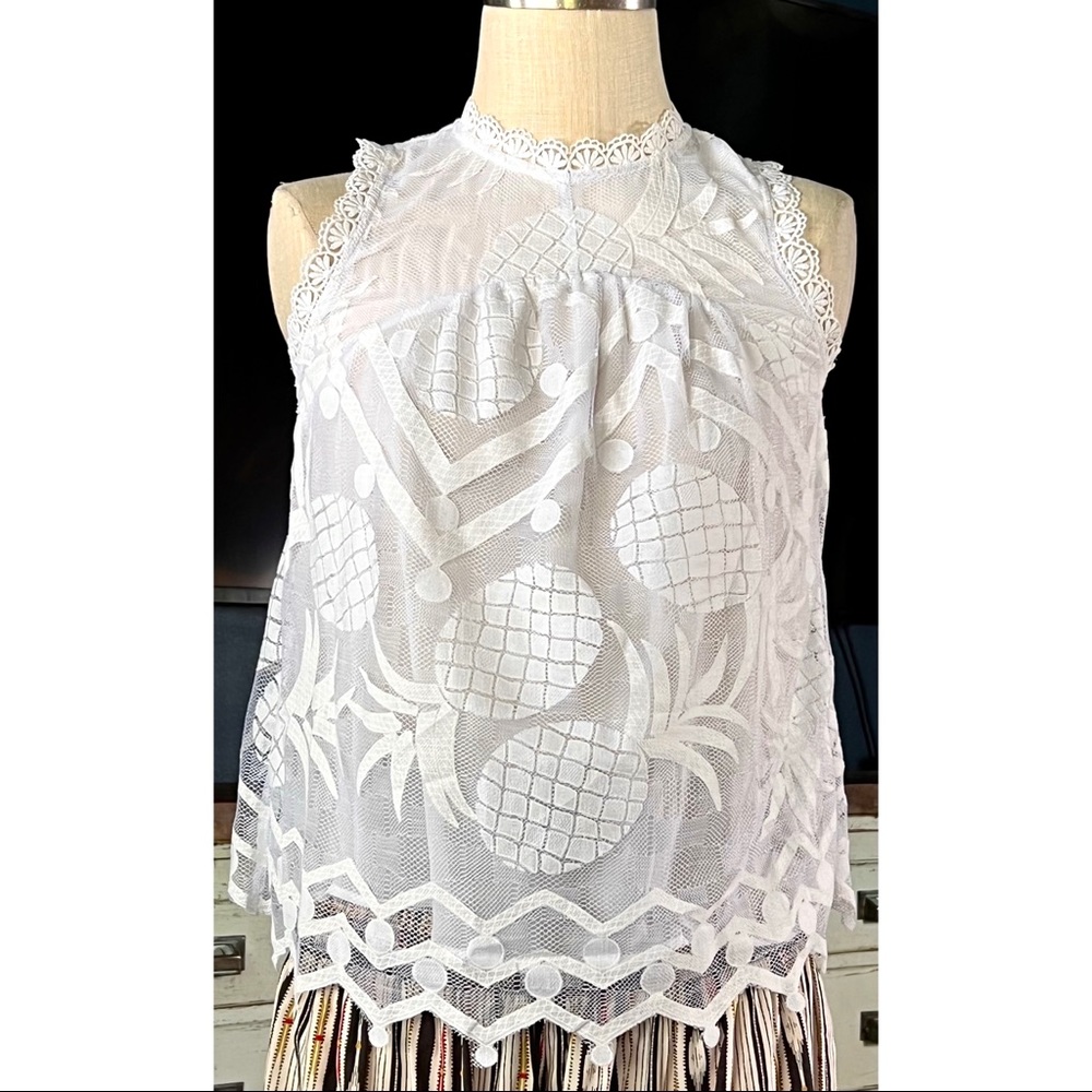 Anthropologie White Pineapple Lace Top Size 2
